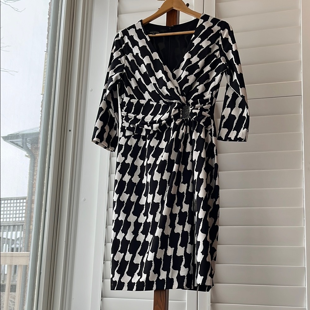 Jones Studio Black and Cream Patterned Women's Dress (Lined)